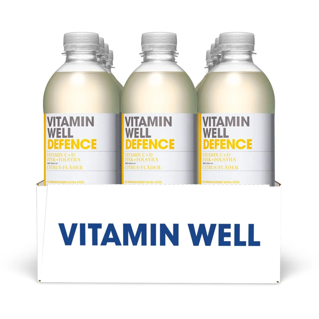 12 x Vitamin Well 500 ml Defence Citrus Fläder presenterat i en vit förpackning med tolv genomskinliga plastflaskor med vita etiketter., bild 1 av 1