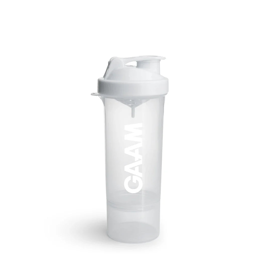 GAAM Smartshake Slim 500 ml shaker i genomskinlig plast med vitt lock, vit logotyp och ett extrafack i botten., bild 1 av 1