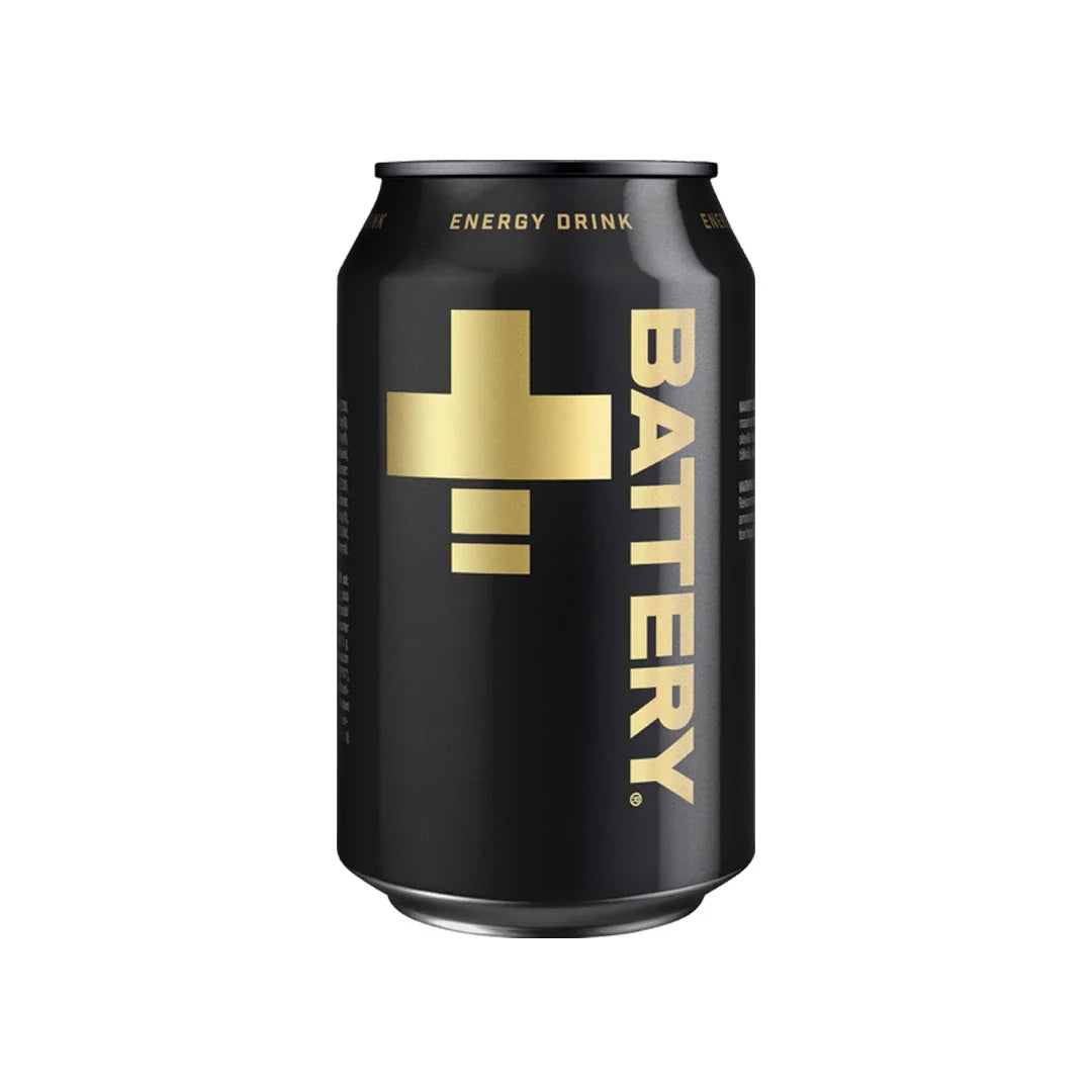 Battery Energy Drink 330 ml energidryck i en stilren svart burk med guldfärgade detaljer., bild 1 av 4
