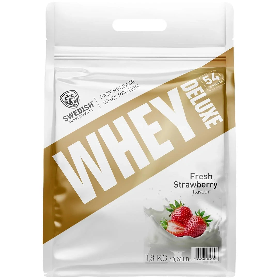 Swedish Supplements Whey Protein Deluxe 1,8 kg vassleprotein i en vit påse med guldfärgade detaljer för smaken Fresh Strawberry.