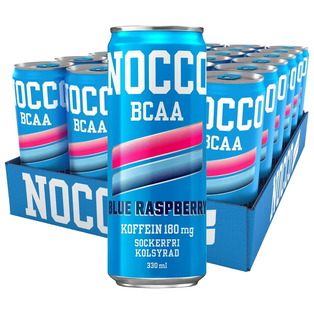 24 x NOCCO BCAA 330 ml Blue Raspberry i ett blått flak med matchande ljusblå burkar och rosa detaljer., bild 1 av 1
