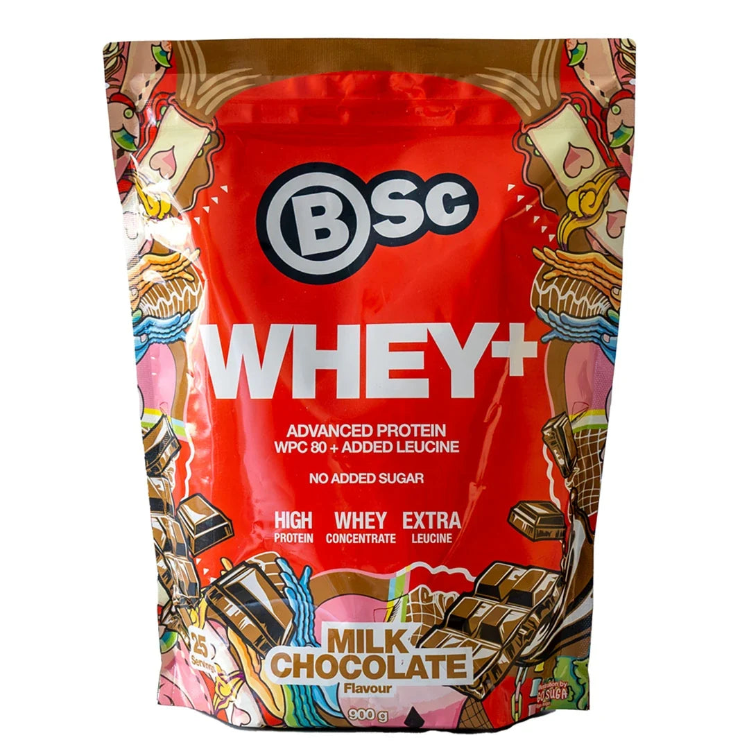 BSc Whey+ 900 g proteinpulver i en röd påse med färgglada detaljer och smaken Milk Chocolate.