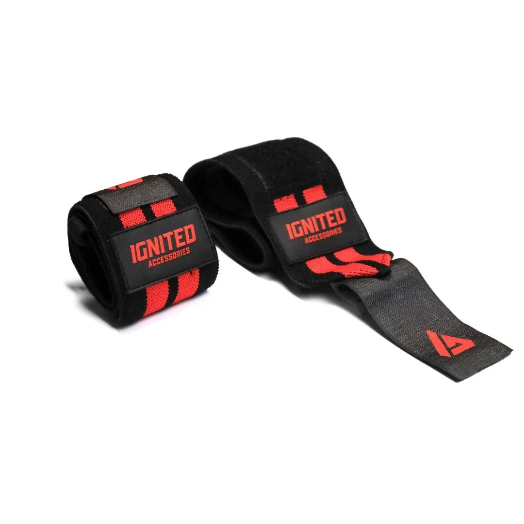Ignited Premium Wrist Wraps 18" Black/Red, ett par svarta handledslindor med röda ränder för tung styrketräning., bild 1 av 1
