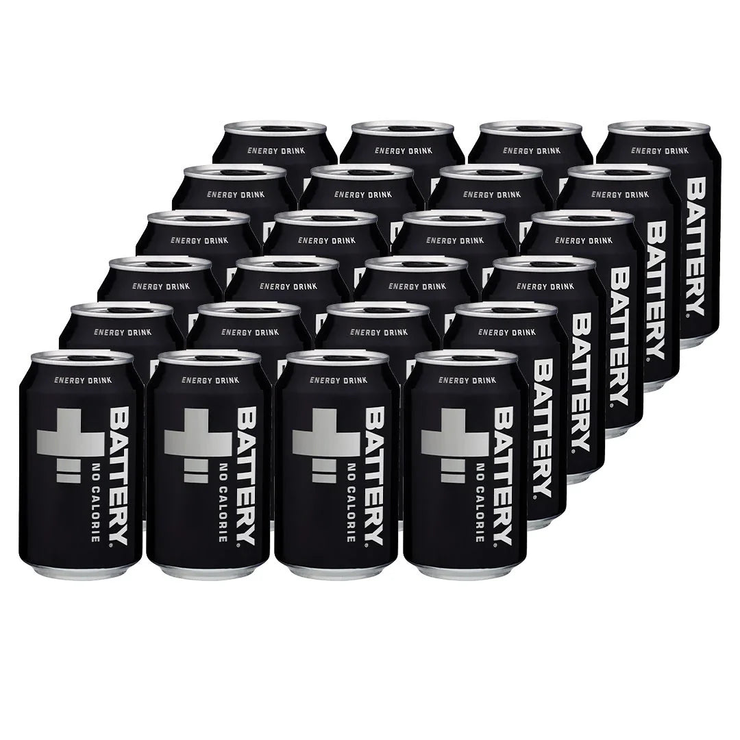 24 x Battery Energy Drink 330 ml NoCal 33B i ett flak med svarta burkar med vit text och silvriga detaljer., bild 1 av 1
