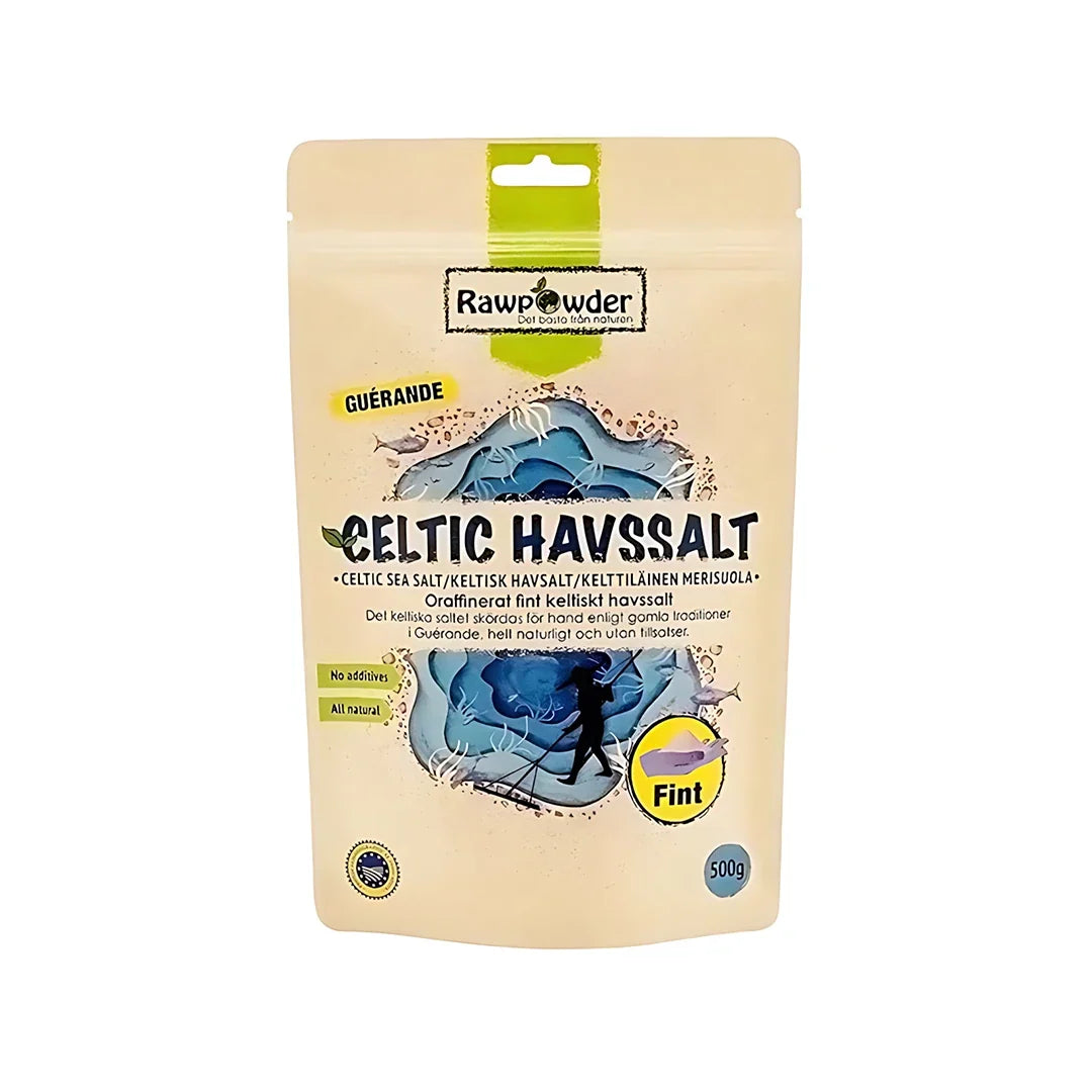Rawpowder Celtic Havssalt Fint 500 g, förpackat i en beige påse med blå havsmotiv.