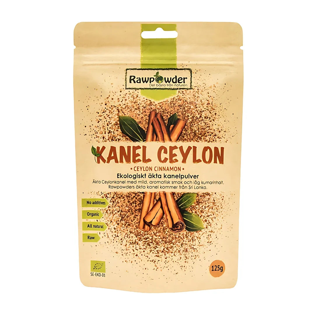 Rawpowder Kanel Ceylon 125 g ekologiskt kanelpulver, förpackat i en beige påse med bilder av kanelstänger och gröna blad.