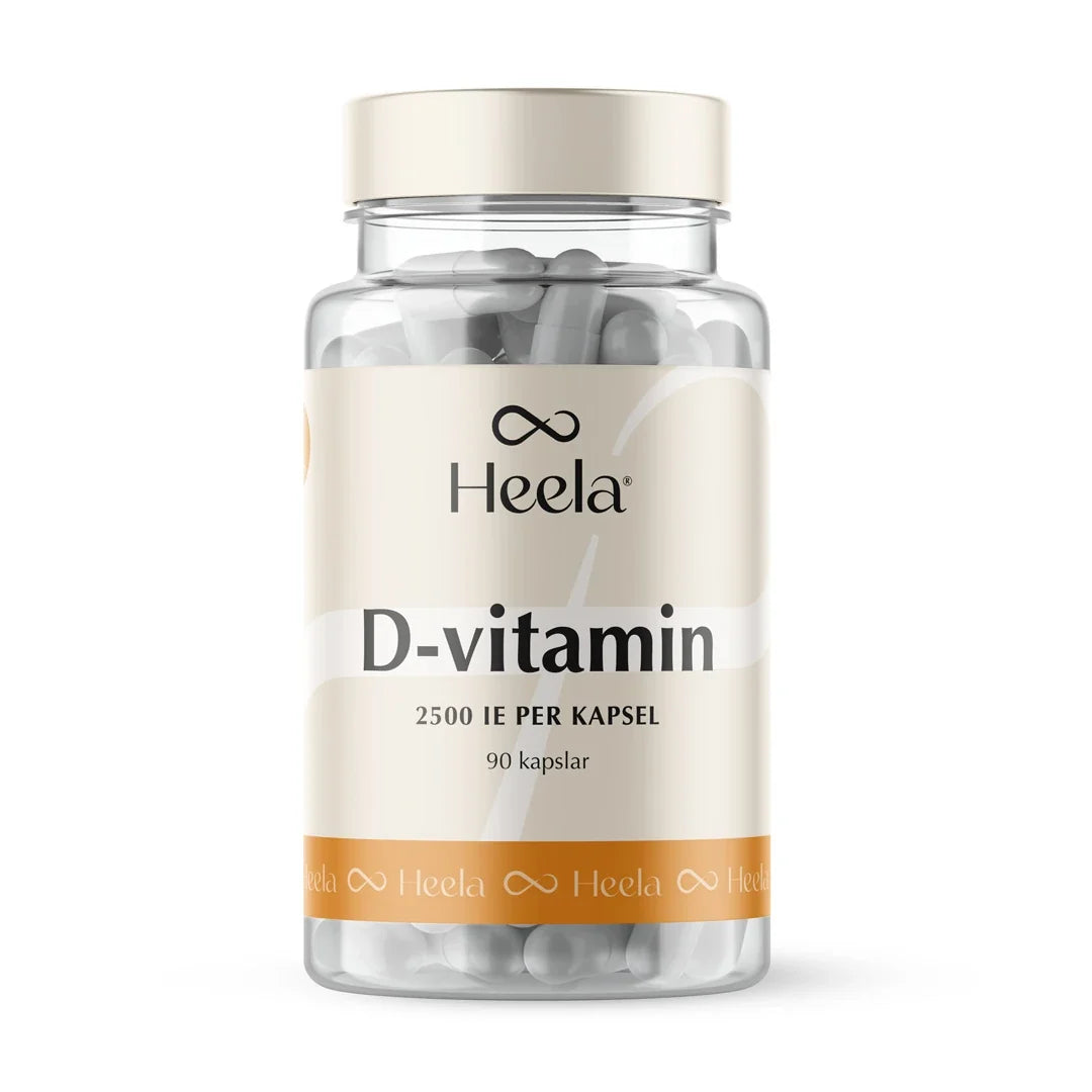 Heela D-vitamin 2500ie 90 caps i en genomskinlig burk med vit kork och ljus etikett med orange detaljer., bild 1 av 1