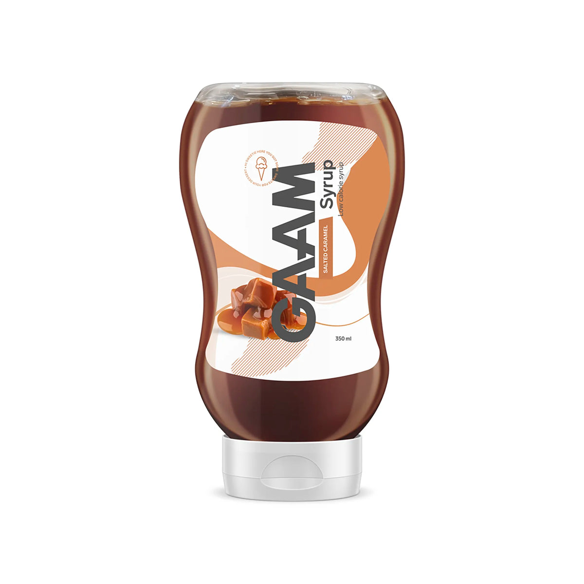 GAAM Syrup 350 ml i en genomskinlig flaska med vit och orange etikett och motiv av kolabitar för smaken Salted Caramel.