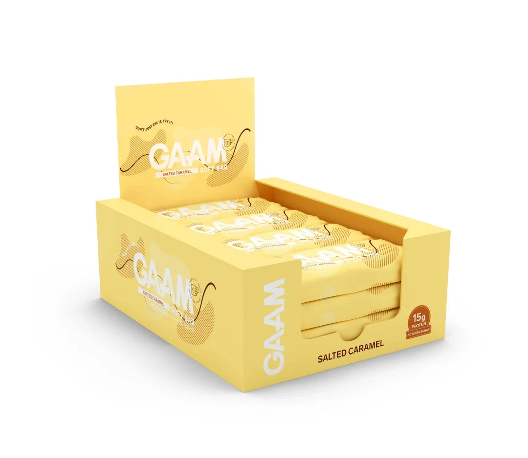 12 x GAAM Soft bar 45 g Salted Caramel i en gul displaykartong fylld med proteinbars., bild 1 av 1