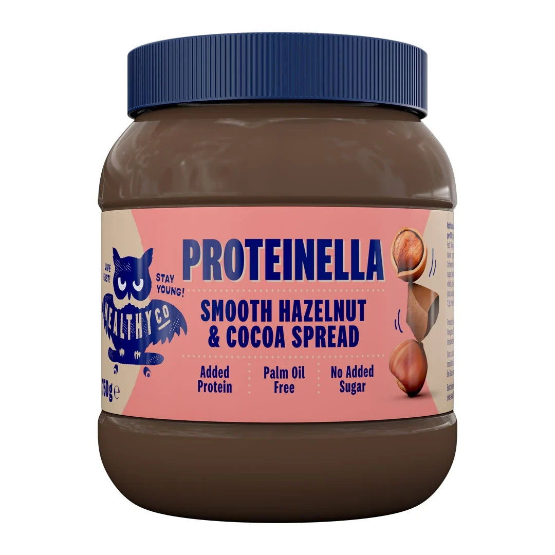 HealthyCo Proteinella 750 g hasselnötskräm i en stor burk med blått lock och rosa etikett för smaken Smooth Hazelnut &amp; Cocoa., bild 1 av 1