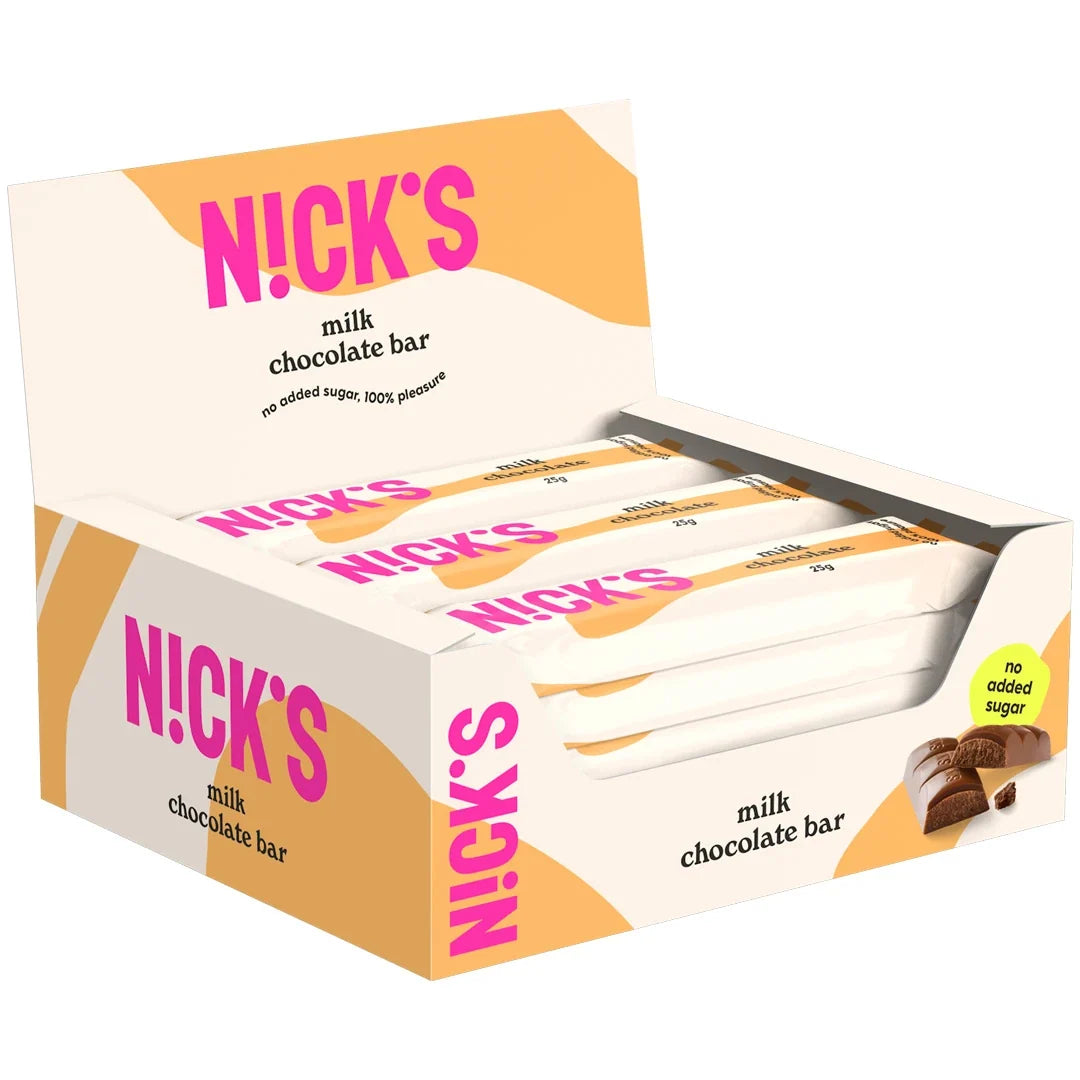 24 x Nicks Milk Chocolate 25 g i en beige och orange displaylåda med rosa logotyp fylld med chokladbars.
