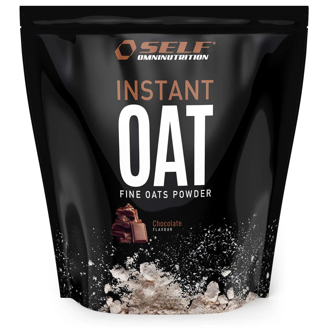 Self Omninutrition Instant Oat 1 kg finmalet havremjöl i en svart påse med illustration av chokladbitar för smaken Chocolate.