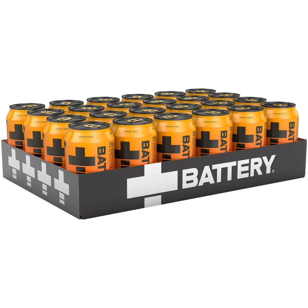 24 x Battery Energy Drink 330 ml Fresh i ett svart flak fyllt med orangea burkar och svarta detaljer., bild 1 av 1