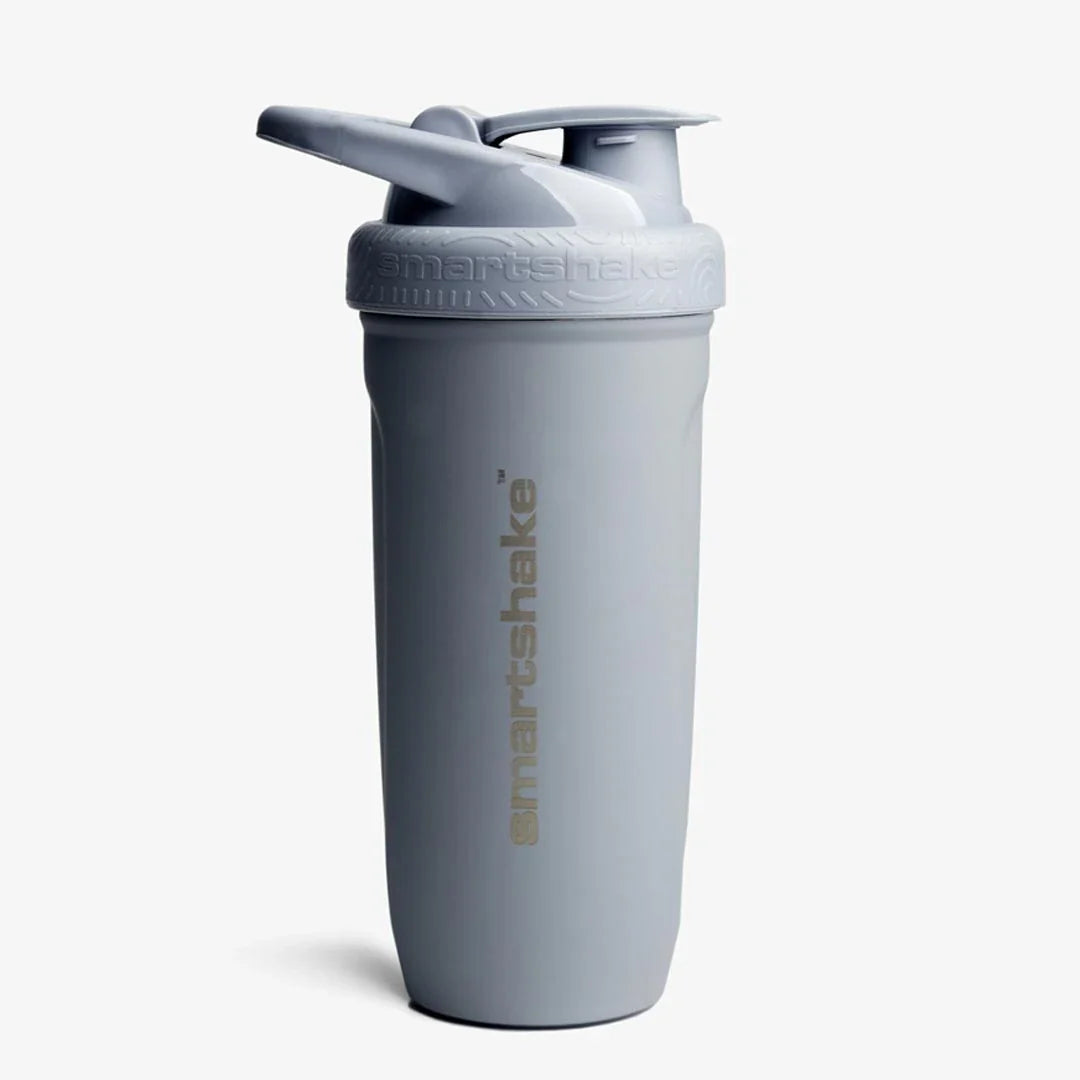Smartshake Reforce Stainless Steel 900 ml, en tålig grå shaker i rostfritt stål med smidig och läckagefri design.