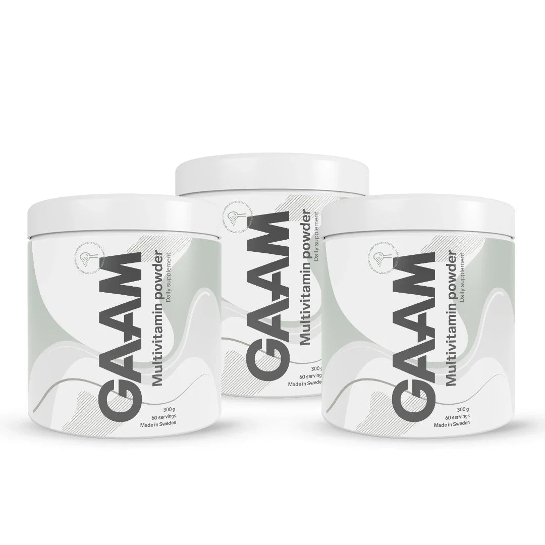 3 x GAAM Multivitamin Powder 300 g i tre vita burkar med gråa detaljer och svart text.
